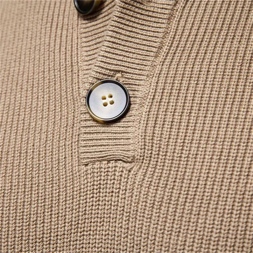 Konrad Stilfuld herrepullover med knapdesign